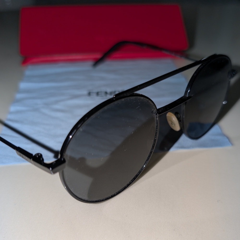 Fendi round frame sunglasses
